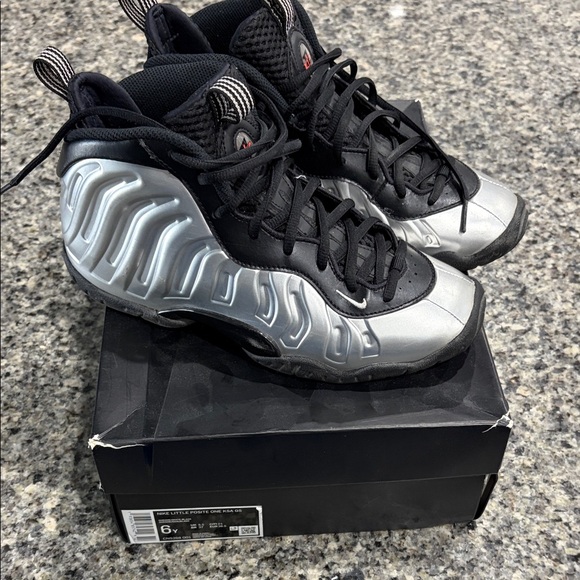 Nike Other - Nike Kids Sneakers Black Silver